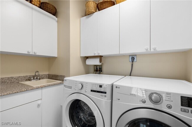 Building Photo - 7515 Pelican Bay Blvd