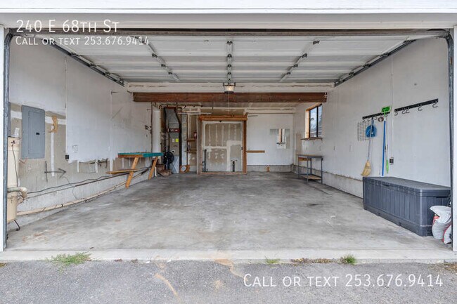 Building Photo - 240 E 68th St
