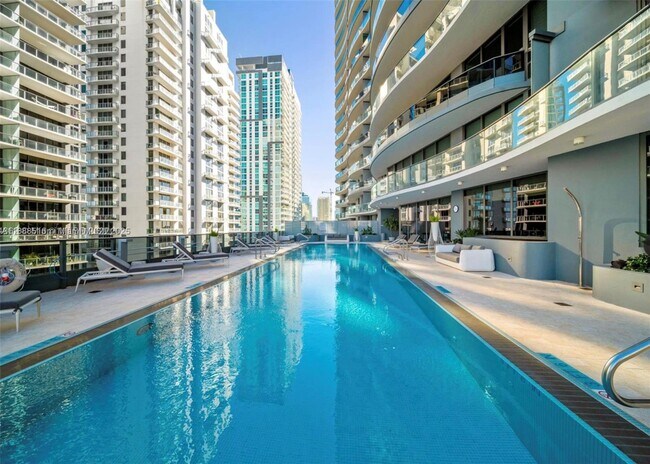 Building Photo - 1000 Brickell Plaza