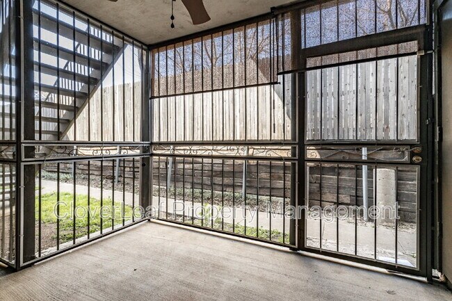 Building Photo - 165 W Rampart Dr