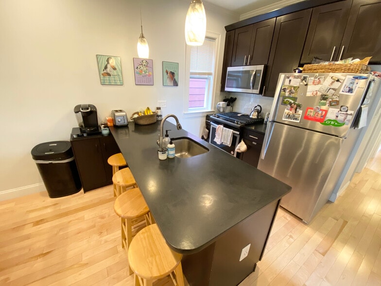 Primary Photo - 119 G St