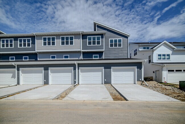 Building Photo - 4873 Lacy Rd