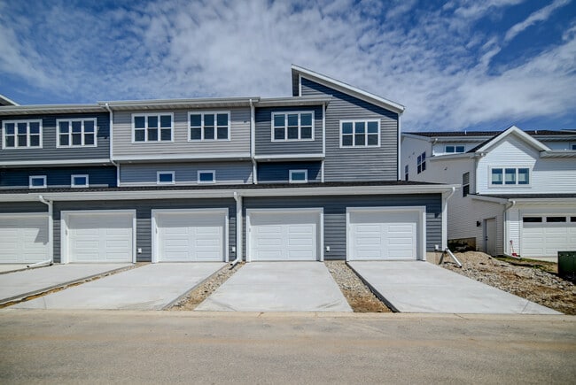 Building Photo - 4877 Lacy Rd