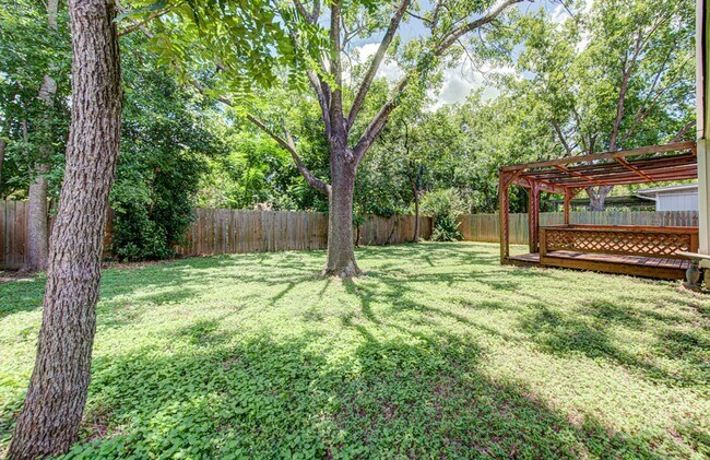 Building Photo - Move-In Ready Cherry Creek 3 Bedroom, 2 Bath!