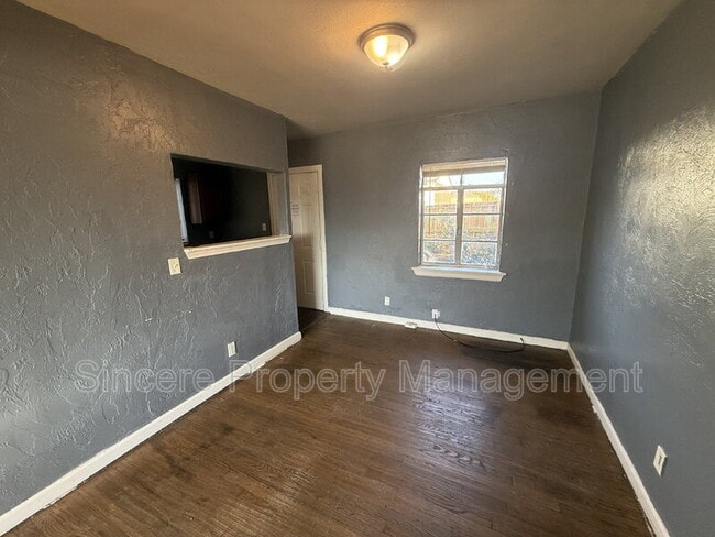 Building Photo - 1931 NE 25th St