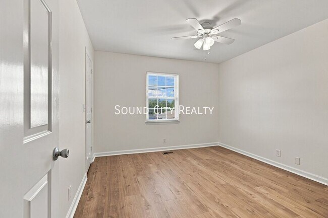 Building Photo - 4113-A Hunting Dr-