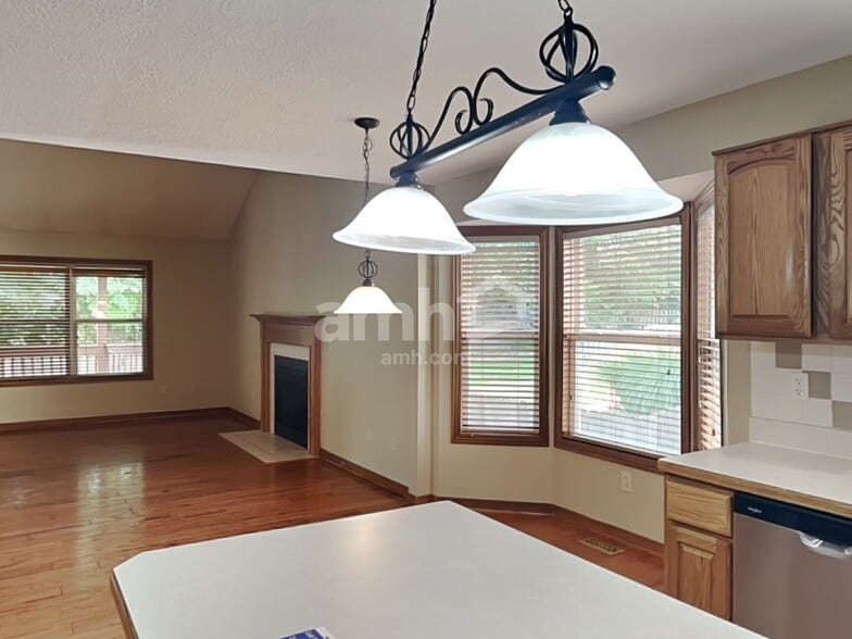 Building Photo - 5650 Winsor Woods Dr