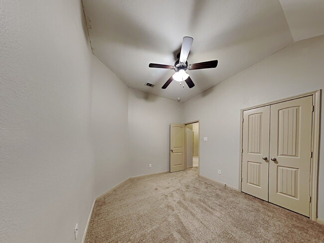 Building Photo - Charming Move-In Ready Ranch in Deer Run E...