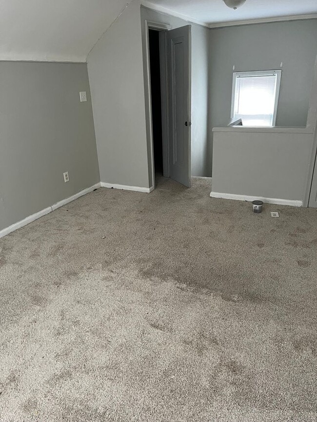 Building Photo - 3 bed/ 1 Bath