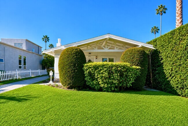 Building Photo - 8655 Clifton Way