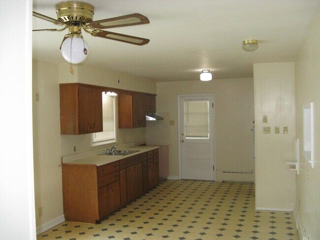 Building Photo - 162 Robin Rd