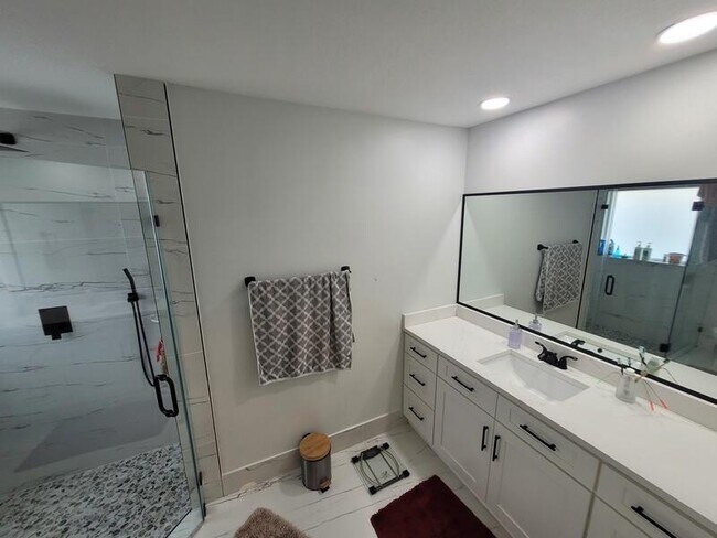 Building Photo - 10674 Oak Bend Way