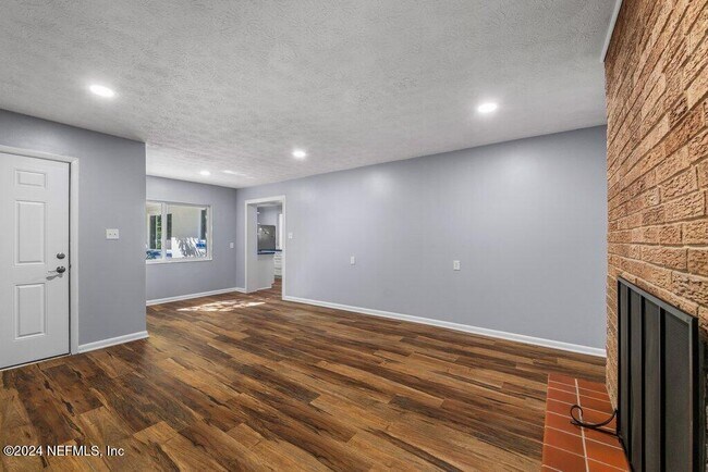 Building Photo - 4007 Aldington Dr