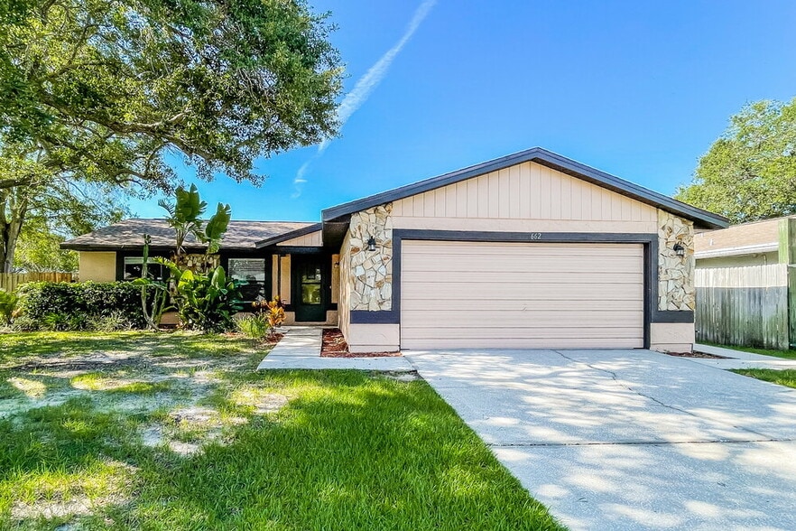 Primary Photo - 662 Timber Bay Cir W