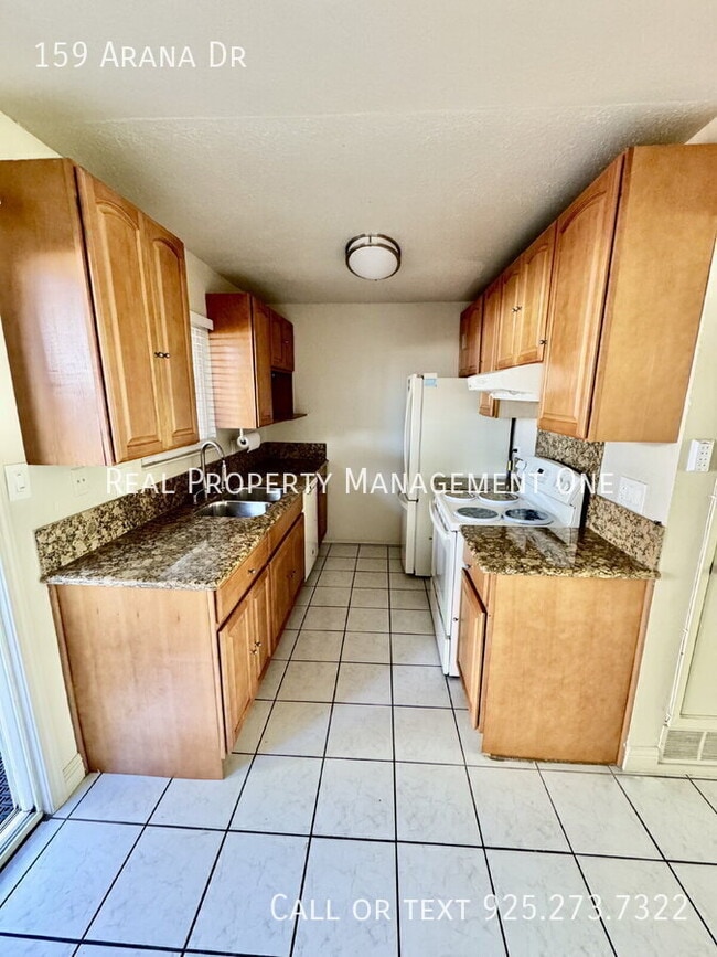 Building Photo - 159 Arana Dr