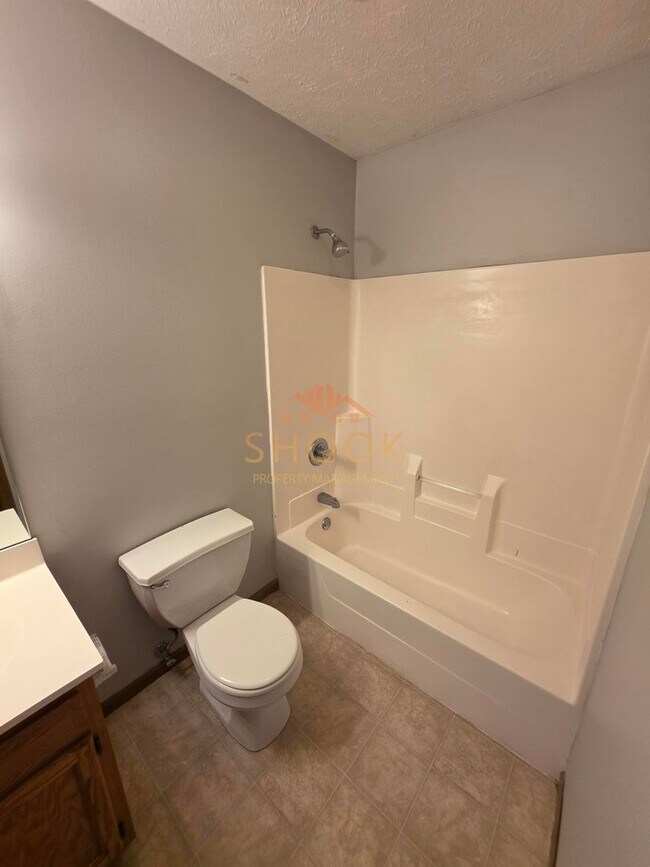 Building Photo - 2221 Bridgewater Cir