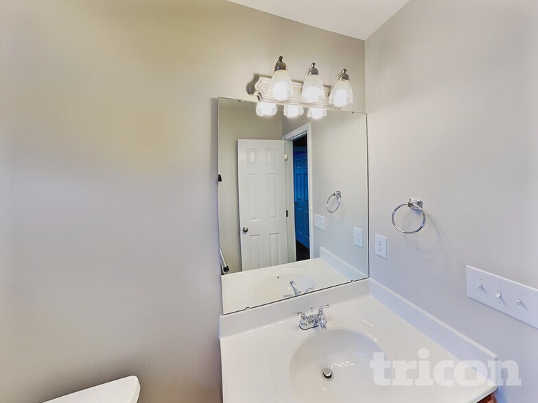 Building Photo - 614 Walnut Crossing Dr