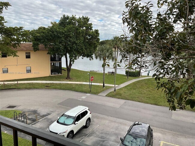 Building Photo - 301 Cambridge Rd