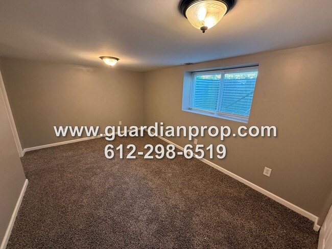 Building Photo - Cottage Grove House Available Now, Lower F...