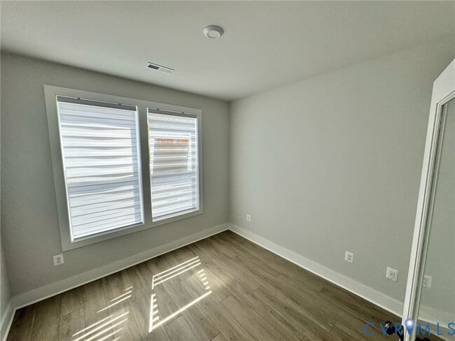 Building Photo - 1025 N Lombardy St