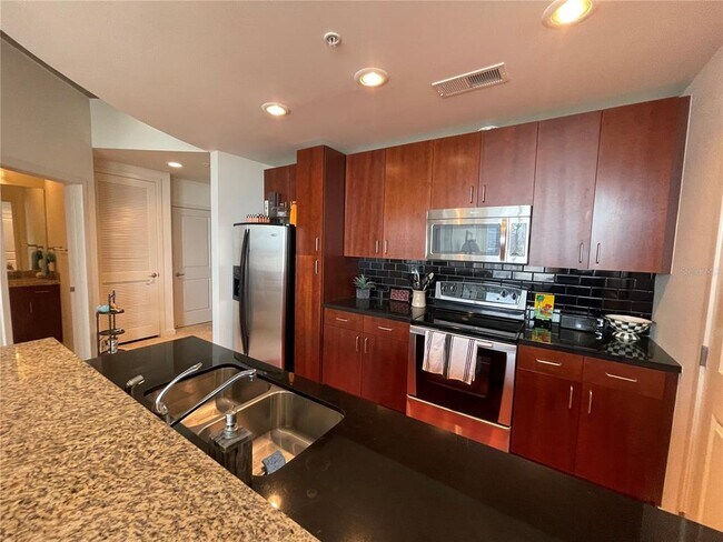 Building Photo - 155 S Court Ave