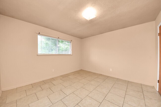 Building Photo - 9126 Willow Meadow Dr