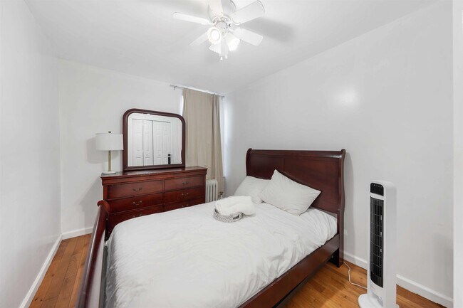 Building Photo - 23 W 51st St