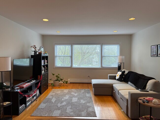 Building Photo - 2145 Ridge Ave