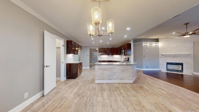 Building Photo - 1009 Crimson Cove Dr