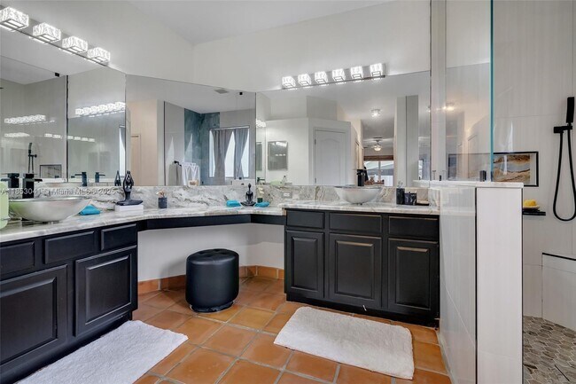 Building Photo - 10327 Meadow Crossing Dr