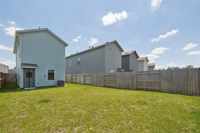 Building Photo - 18242 Via Aurelia Dr