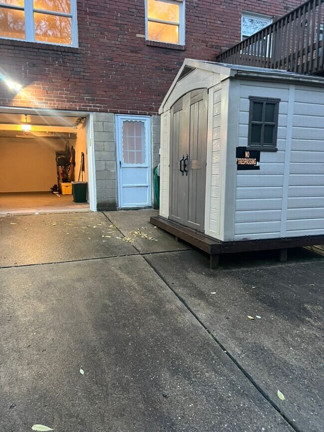 Building Photo - Updated 2 bedroom cutie in Brentwood! ** H...