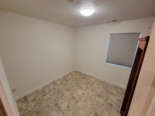 Building Photo - APPROVED APPLICATION* Charming 3 Bedroom Cottage with Private Patio in Lewiston, ID