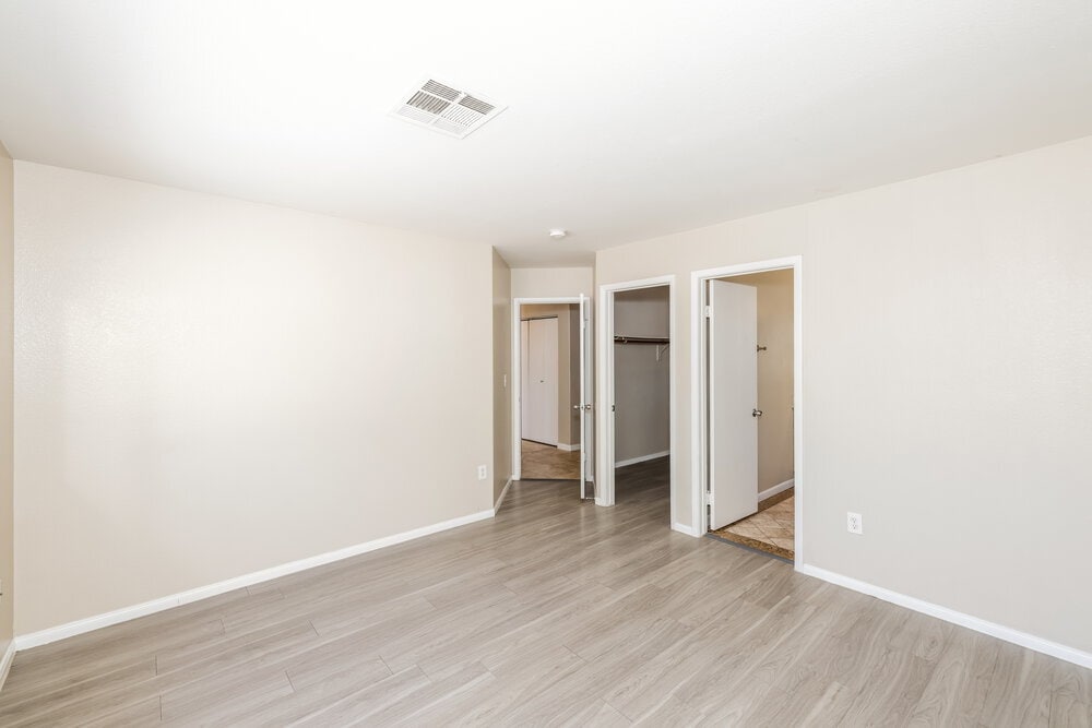 Building Photo - 2306 Hollow Oak Ave