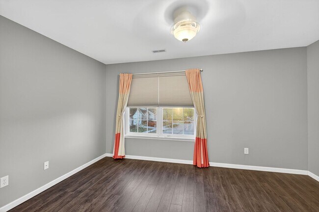 Building Photo - Charming 4-Bedroom Home in Springhurst Com...
