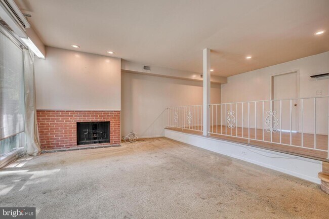 Building Photo - 7304 Park Village Ct