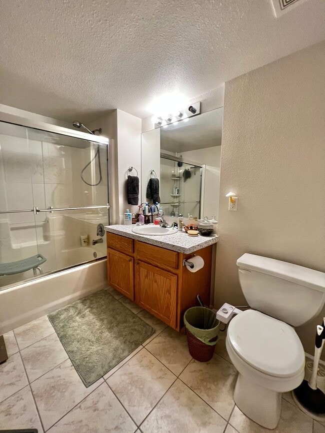 Building Photo - 2 Bed Charmer with Mountain Backdrop