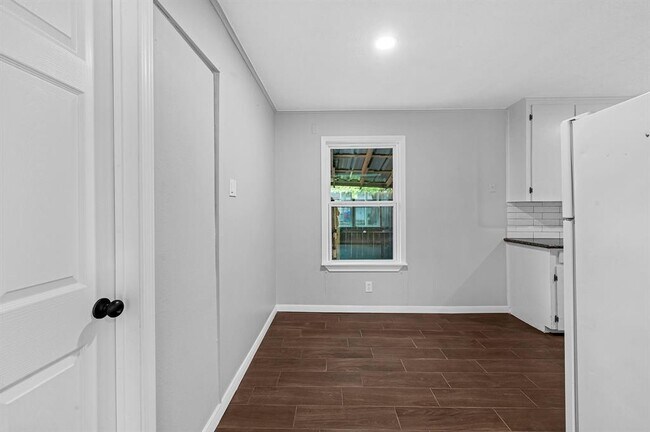 Building Photo - 1925 Ojeman Rd