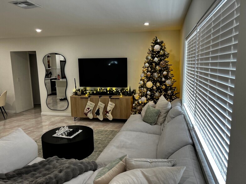 Building Photo - 3021 Albatross Rd