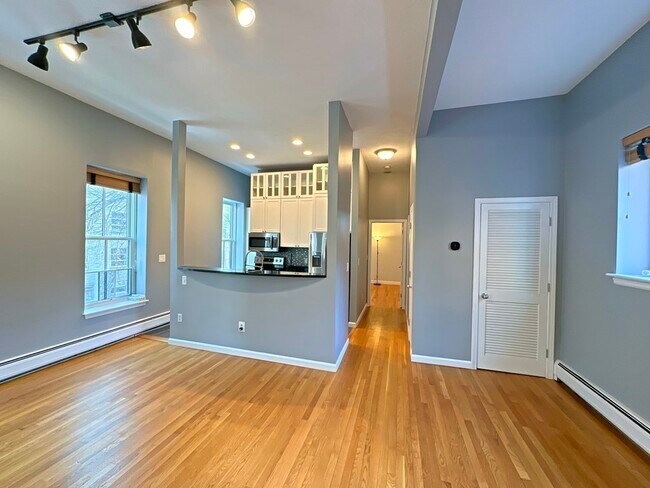 Building Photo - 11 Appleton St