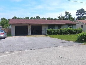Building Photo - Charming 3BR/2BA Home in a Peaceful Neighborhood w/ Fenced Backyard