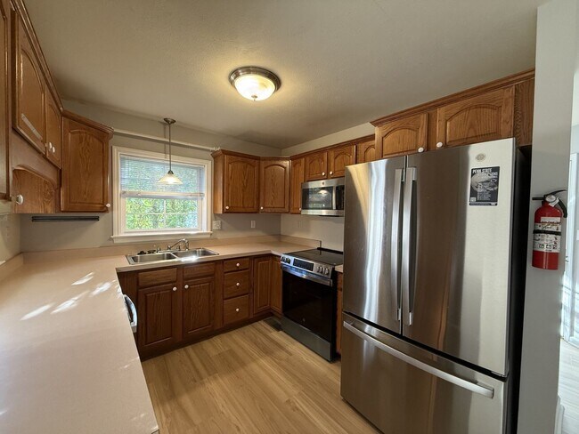 Building Photo - 210 Amblewood Way