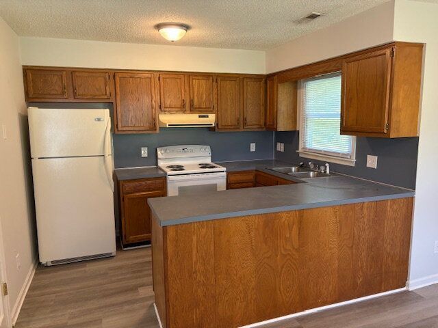 Building Photo - 143 W Victoria Ct