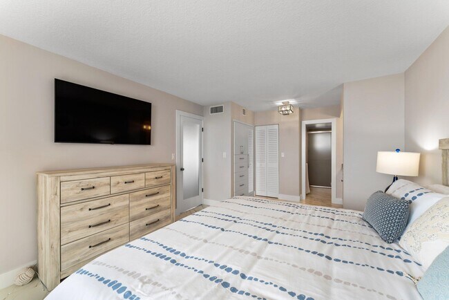 Building Photo - 300 Ocean Trail Way