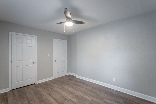 Building Photo - 1006 Glenwood Dr