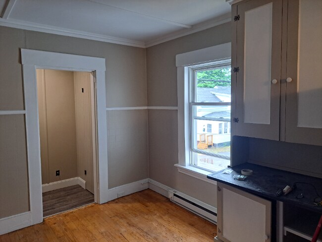 Building Photo - 35 Pine St