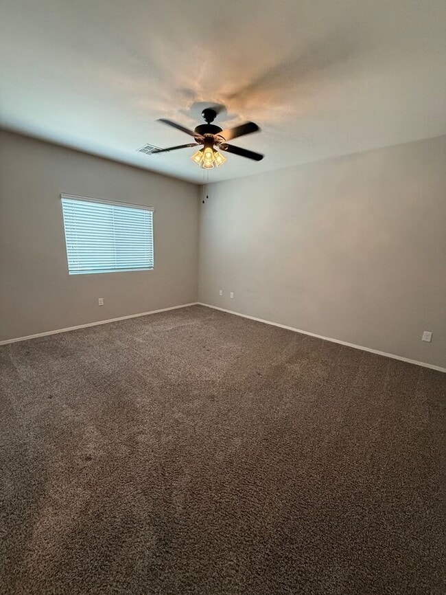 Building Photo - House For Rent