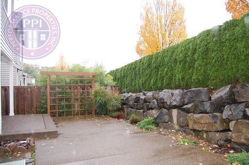 Building Photo - Contemporary Home Close to Intel & Nike!! Pet Friendly, Central Air