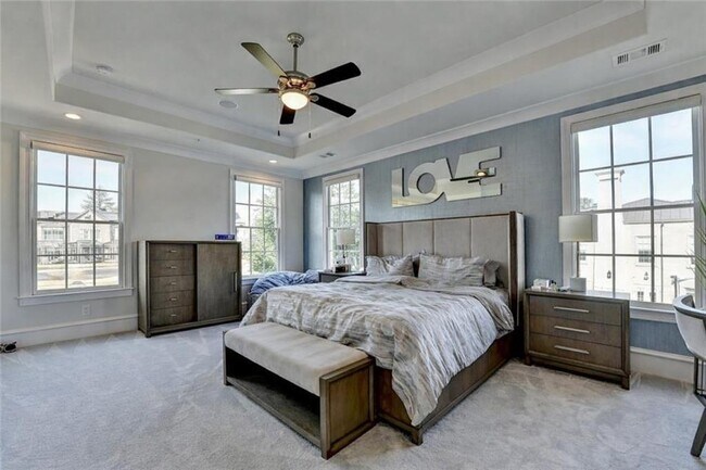 Building Photo - 120 Grand Cres