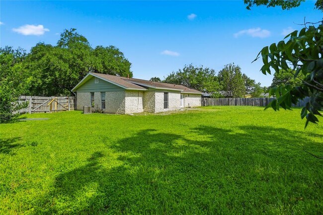 Building Photo - 5503 Basswood Ln